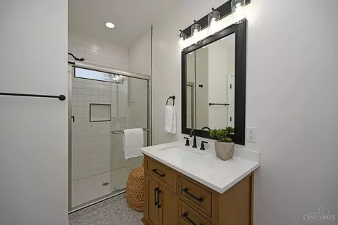 Bath - 5748 Bramble Ave, Cincinnati, OH 45227 photo 1 of 5