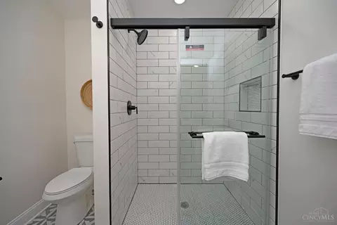 Bath - 5748 Bramble Ave, Cincinnati, OH 45227 photo 3 of 5