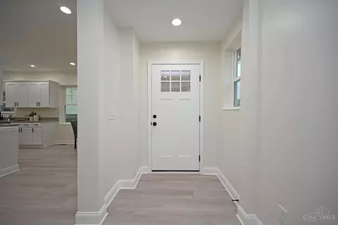 Entry Way - 5748 Bramble Ave, Cincinnati, OH 45227 photo 1 of 4