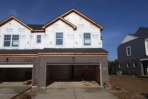 7247 Grandpoint Dr, West Chester, OH 45040