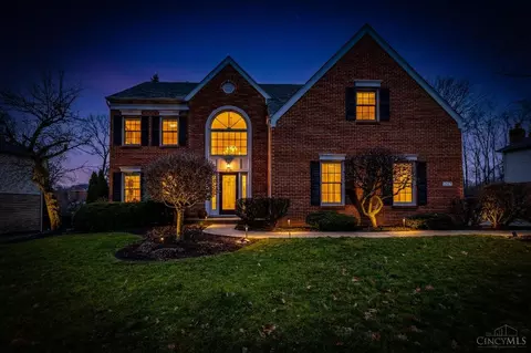 8067 Hunters Ridge Dr, West Chester, OH 45069