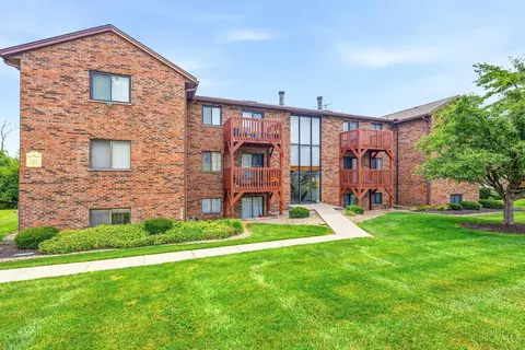 9516 Woodland Hills Dr, West Chester, OH 45011