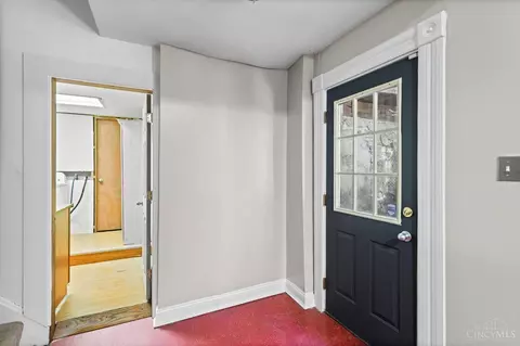 Entry Way - 2224 Victor St, Cincinnati, OH 45219 photo 3 of 5