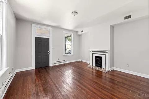 Living - 2224 Victor St, Cincinnati, OH 45219 photo 2 of 2