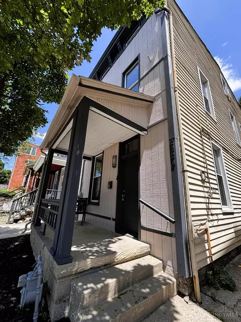 Exterior - 2224 Victor St, Cincinnati, OH 45219 photo 3 of 6