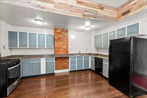 Kitchen - 2224 Victor St, Cincinnati, OH 45219 photo 1 of 2