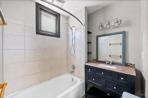 Bath - 2224 Victor St, Cincinnati, OH 45219 photo 1 of 3