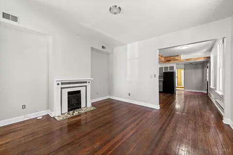 Living - 2224 Victor St, Cincinnati, OH 45219 photo 1 of 2
