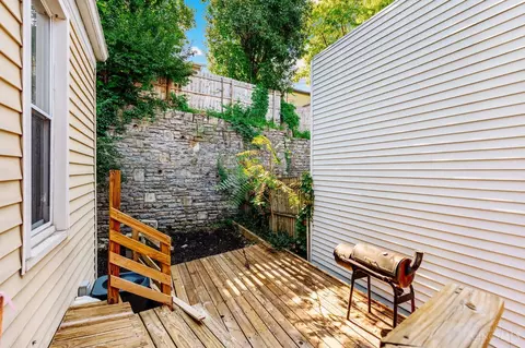 Exterior - 2224 Victor St, Cincinnati, OH 45219 photo 4 of 6