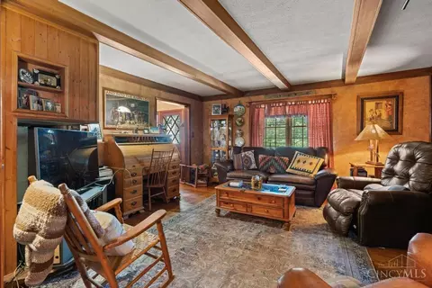 Living - 3187 Centerville Rd, Spring Valley, OH 45370 photo 6 of 8