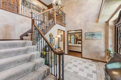 Entry Way - 436 Heathgate Rd, Cincinnati, OH 45255 photo 2 of 4