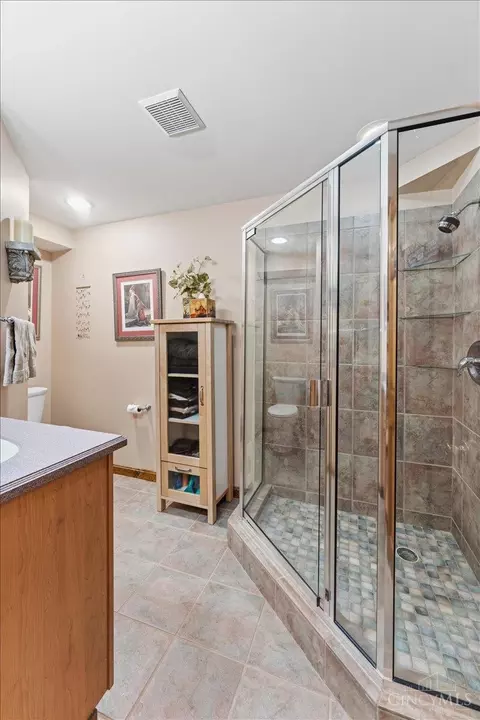 Bath - 436 Heathgate Rd, Cincinnati, OH 45255 photo 8 of 8