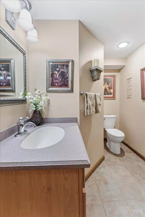 Bath - 436 Heathgate Rd, Cincinnati, OH 45255 photo 7 of 8
