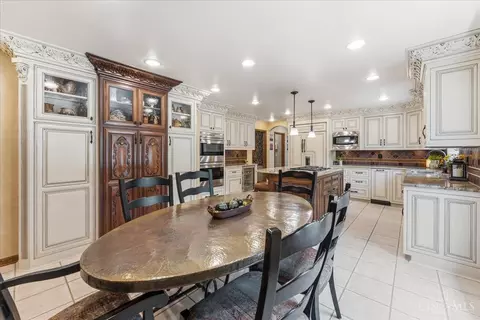 Kitchen - 436 Heathgate Rd, Cincinnati, OH 45255 photo 6 of 10