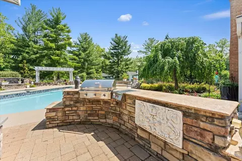 Exterior - 436 Heathgate Rd, Cincinnati, OH 45255 photo 6 of 19
