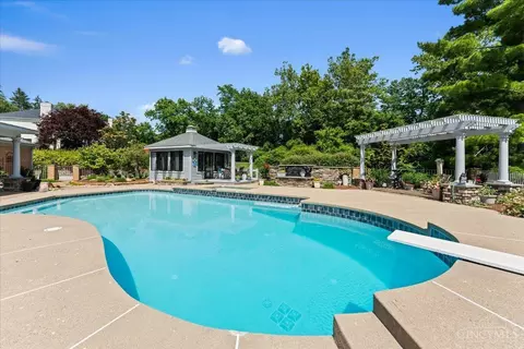 Exterior - 436 Heathgate Rd, Cincinnati, OH 45255 photo 8 of 19