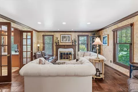 Living - 436 Heathgate Rd, Cincinnati, OH 45255 photo 2 of 4