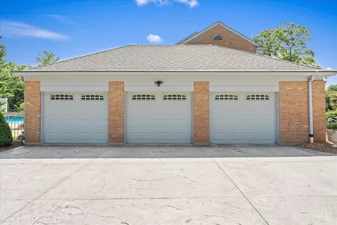 Exterior - 436 Heathgate Rd, Cincinnati, OH 45255 photo 4 of 19
