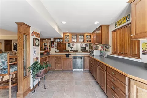 Kitchen - 436 Heathgate Rd, Cincinnati, OH 45255 photo 9 of 10