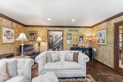 Living - 436 Heathgate Rd, Cincinnati, OH 45255 photo 3 of 4