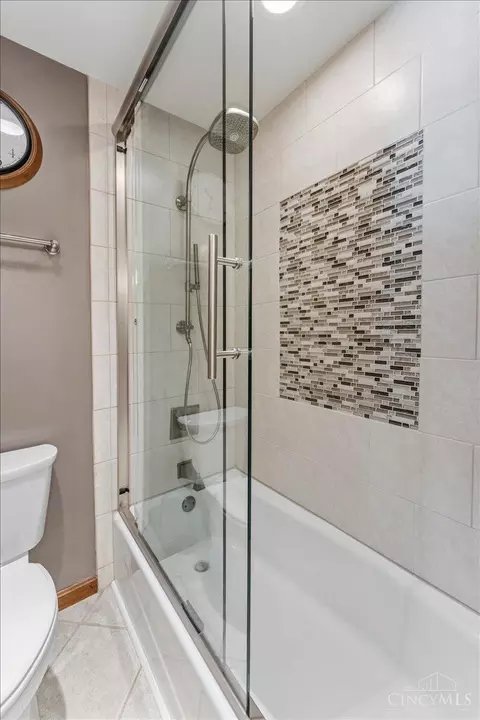 Bath - 436 Heathgate Rd, Cincinnati, OH 45255 photo 6 of 8