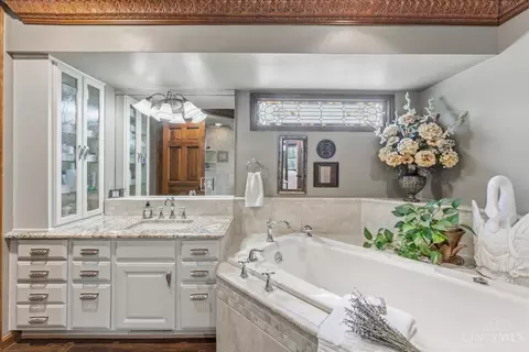 Bath - 436 Heathgate Rd, Cincinnati, OH 45255 photo 4 of 8
