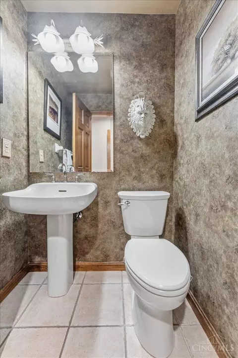 Bath - 436 Heathgate Rd, Cincinnati, OH 45255 photo 1 of 8