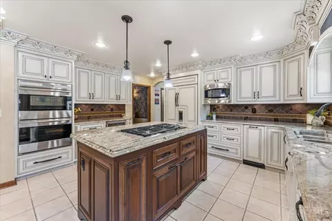 Kitchen - 436 Heathgate Rd, Cincinnati, OH 45255 photo 1 of 10
