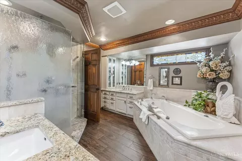 Bath - 436 Heathgate Rd, Cincinnati, OH 45255 photo 3 of 8