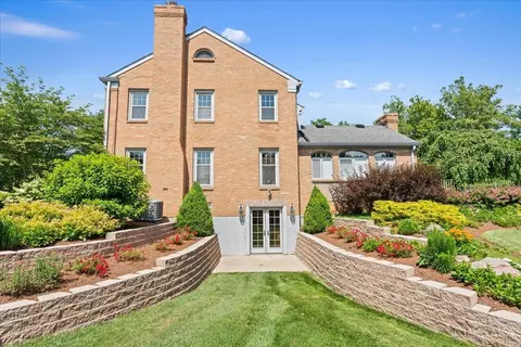 Exterior - 436 Heathgate Rd, Cincinnati, OH 45255 photo 5 of 19