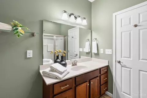 Bath - 815 Anson Dr, Cincinnati, OH 45245 photo 3 of 6