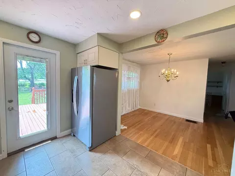 53 Hadley Rd, Greenhills, OH 45218 photo 7