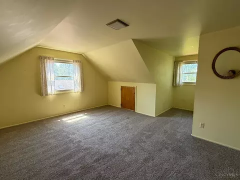 53 Hadley Rd, Greenhills, OH 45218 photo 17