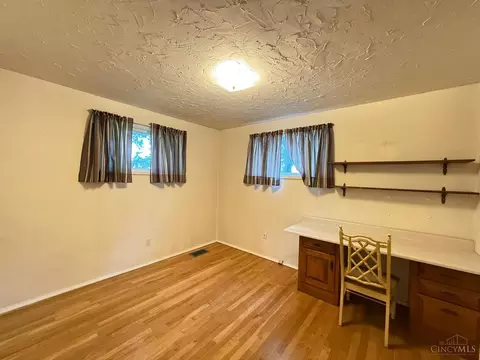 53 Hadley Rd, Greenhills, OH 45218 photo 14