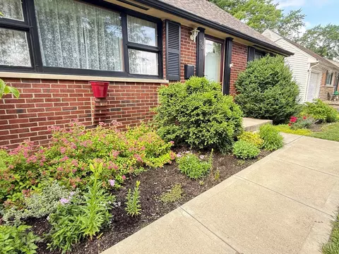53 Hadley Rd, Greenhills, OH 45218 photo 2