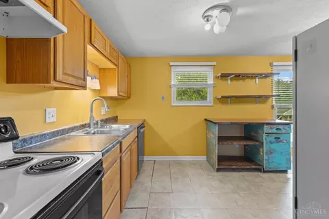 Kitchen - 187 Circle Dr, Harrison, OH 45030 photo 4 of 4