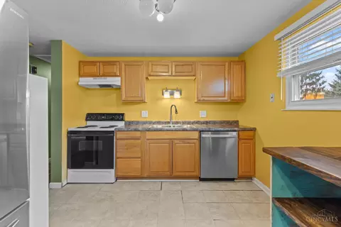 Kitchen - 187 Circle Dr, Harrison, OH 45030 photo 3 of 4