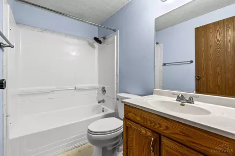 Bath - 187 Circle Dr, Harrison, OH 45030 photo 1 of 3