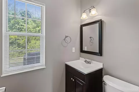 Bath - 5574 Regimental Pl, Cincinnati, OH 45239 photo 1 of 5