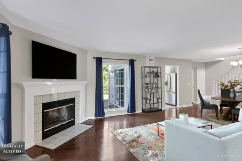 Living - 5574 Regimental Pl, Cincinnati, OH 45239 photo 2 of 8