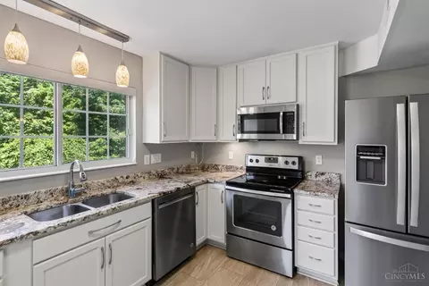 Kitchen - 5574 Regimental Pl, Cincinnati, OH 45239 photo 2 of 4