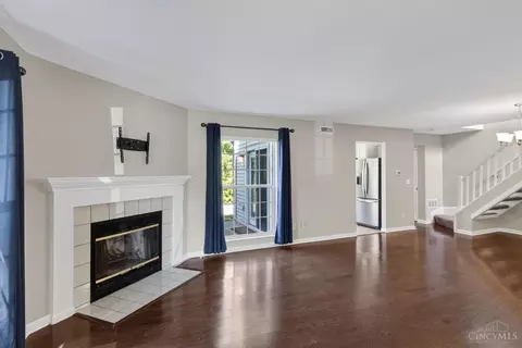Living - 5574 Regimental Pl, Cincinnati, OH 45239 photo 1 of 8