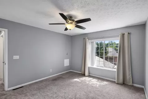Bedroom - 5574 Regimental Pl, Cincinnati, OH 45239 photo 5 of 6