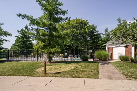 Exterior - 5574 Regimental Pl, Cincinnati, OH 45239 photo 6 of 7