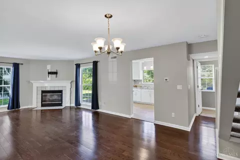 Living - 5574 Regimental Pl, Cincinnati, OH 45239 photo 7 of 8