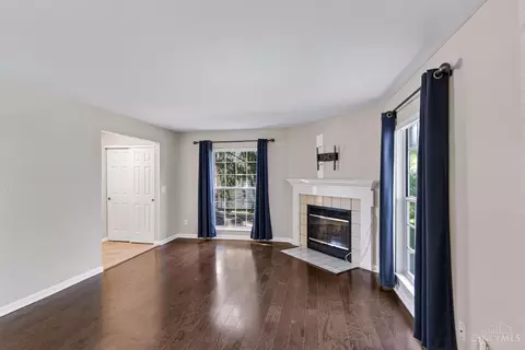 Living - 5574 Regimental Pl, Cincinnati, OH 45239 photo 4 of 8