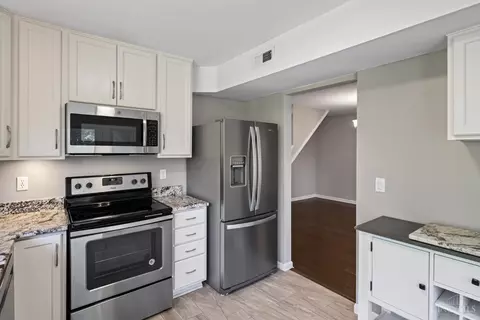 Kitchen - 5574 Regimental Pl, Cincinnati, OH 45239 photo 4 of 4