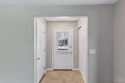 Entry Way - 5574 Regimental Pl, Cincinnati, OH 45239 photo 1 of 4