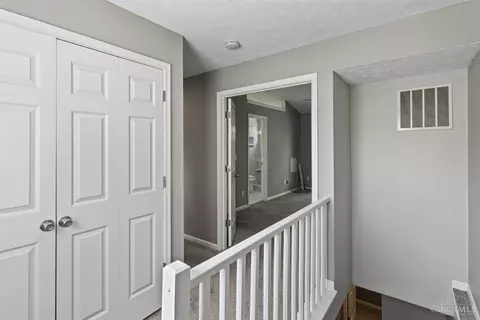 Entry Way - 5574 Regimental Pl, Cincinnati, OH 45239 photo 3 of 4