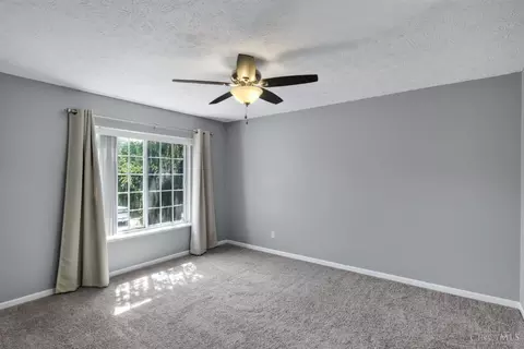 Bedroom - 5574 Regimental Pl, Cincinnati, OH 45239 photo 4 of 6